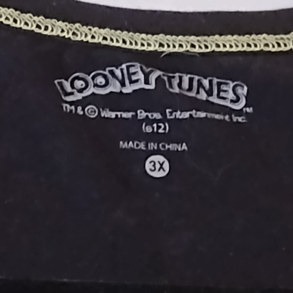 Warner Bros. Looney Tunes Black T-Shirt - Picture 2 of 3